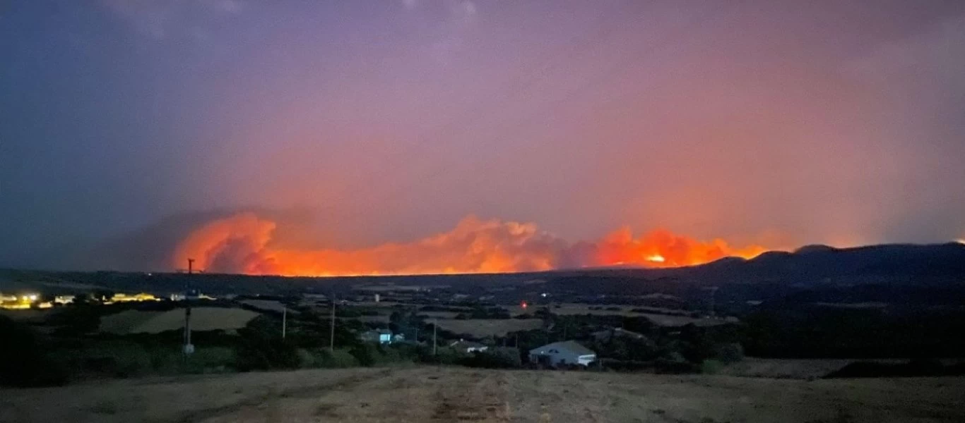 Eκατοντάδες πυρκαγιές μαίνονται στην Ιταλία εν μέσω καύσωνα (βίντεο)